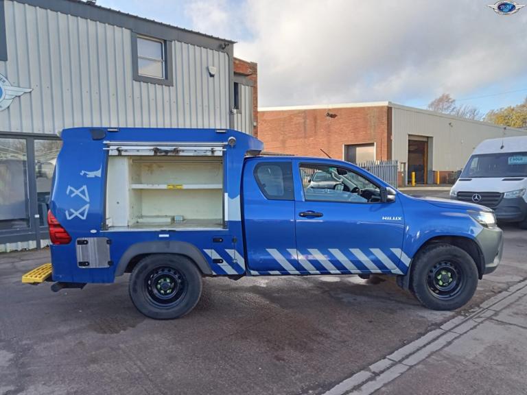 TOYOTA HILUX 2.4 D-4D Active Blue Manual Diesel 2018