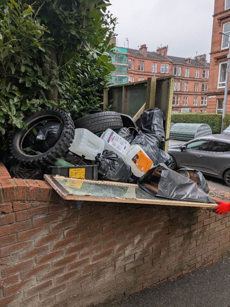 RELIABLE RUBBISH REMOVAL - HOUSE/GARAGE/GARDEN CLEARANCE - BINS EMPTIED - COUCH/MATTRESS UPLIFT