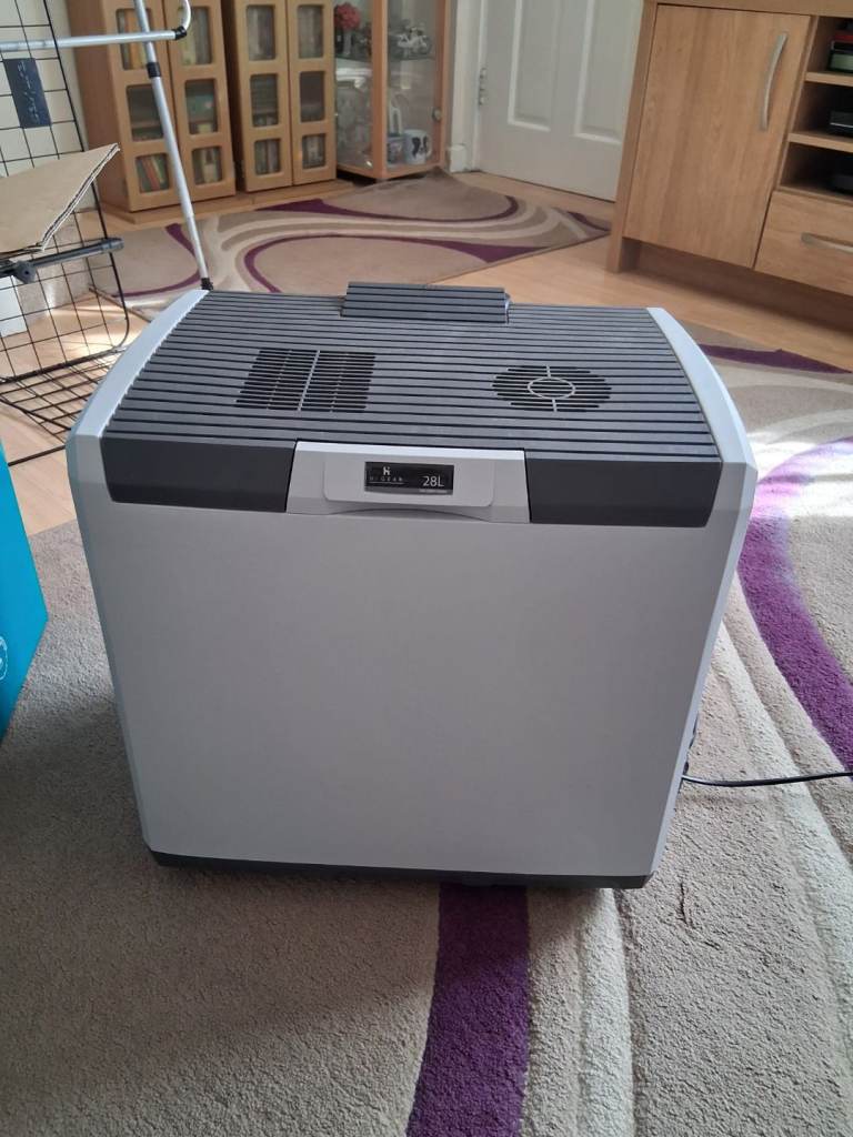 Hi-Gear 28L Cooler 12v/240v (only used once)