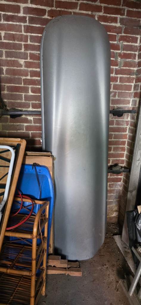 Thule Roof Box with bars free