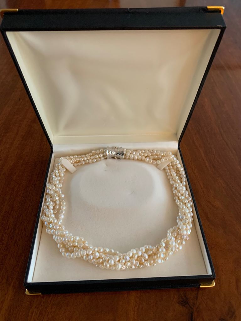 Gem quality pearl necklace