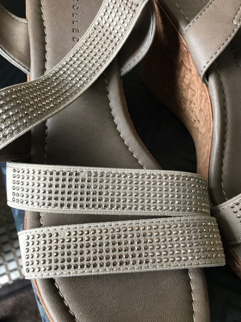 Ladies beige sandals