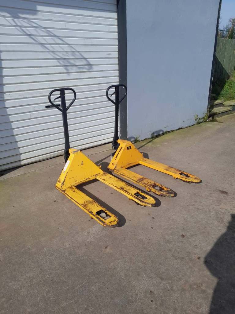 Pallet truck forklift, one remaining 
