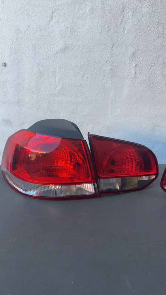2009 VOLKSWAGEN GOLF DRIVERS LEFT AND RIGHT REAR LIGHT 