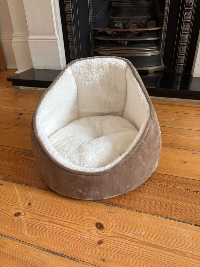 Small pet bed