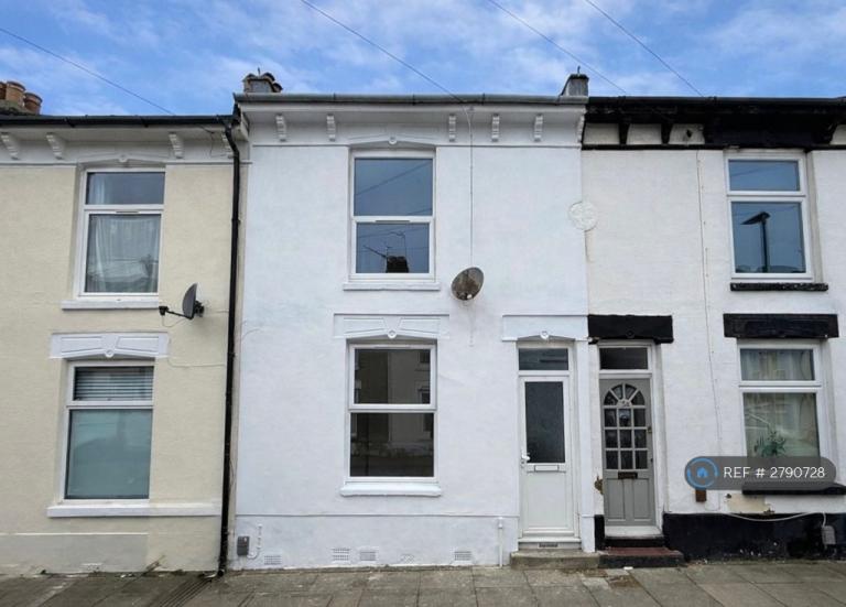 2 bedroom house in Owen St, Southsea, PO4 (2 bed) (#2790728)