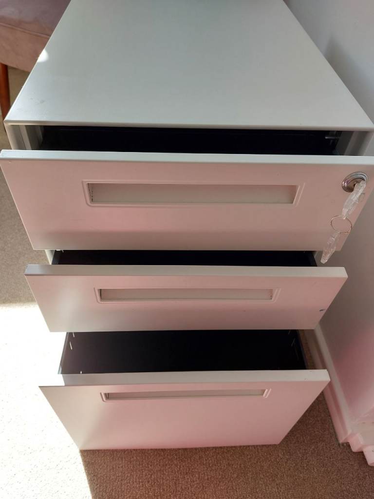 Metal cabinet