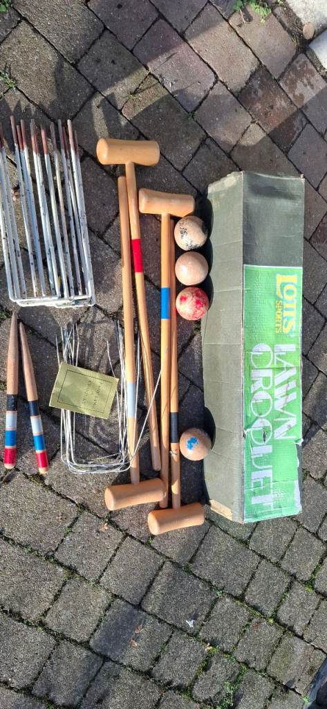 Lawn croquet set complete.