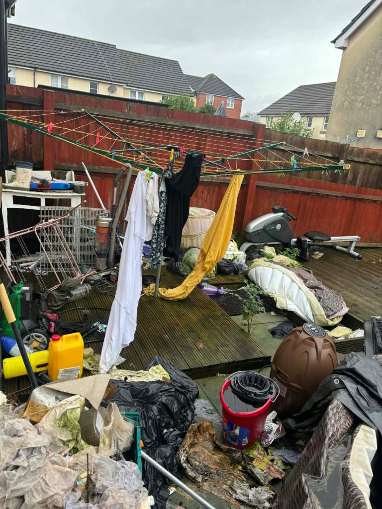 🚚 RUBBISH REMOVAL SERVICE MAN WITH VAN HOUSE WASTE HOUSE MOVES