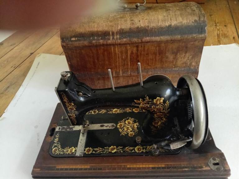 Vintage Black & Gold Sewing Machine with Wooden Case