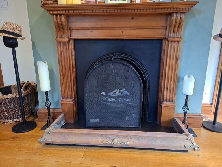 Stunning vintage Fire Place Fender in an Antique Brass Finish