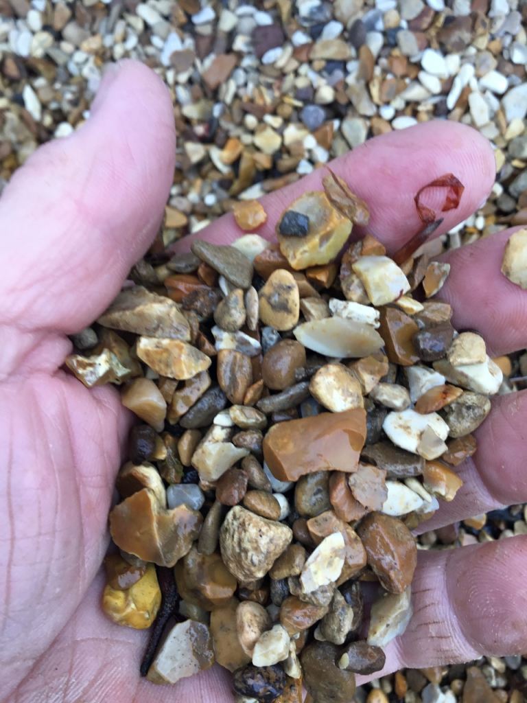 Bulk bags of 10 mm golden shingle garden and driveway chips/ gravel/ stones 