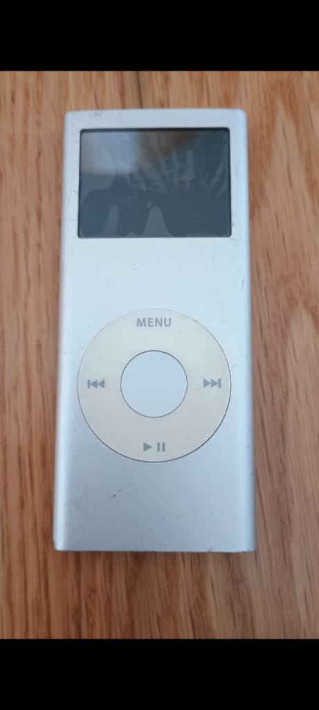 iPod A1199 2GB.