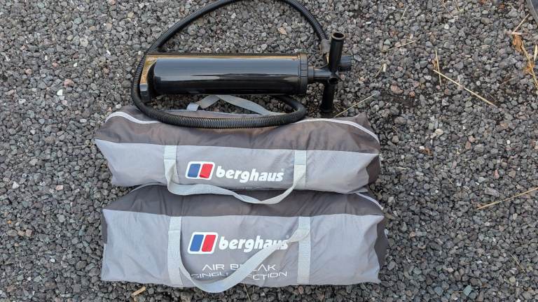 Berghaus inflatable windbreak x 2 with pump.