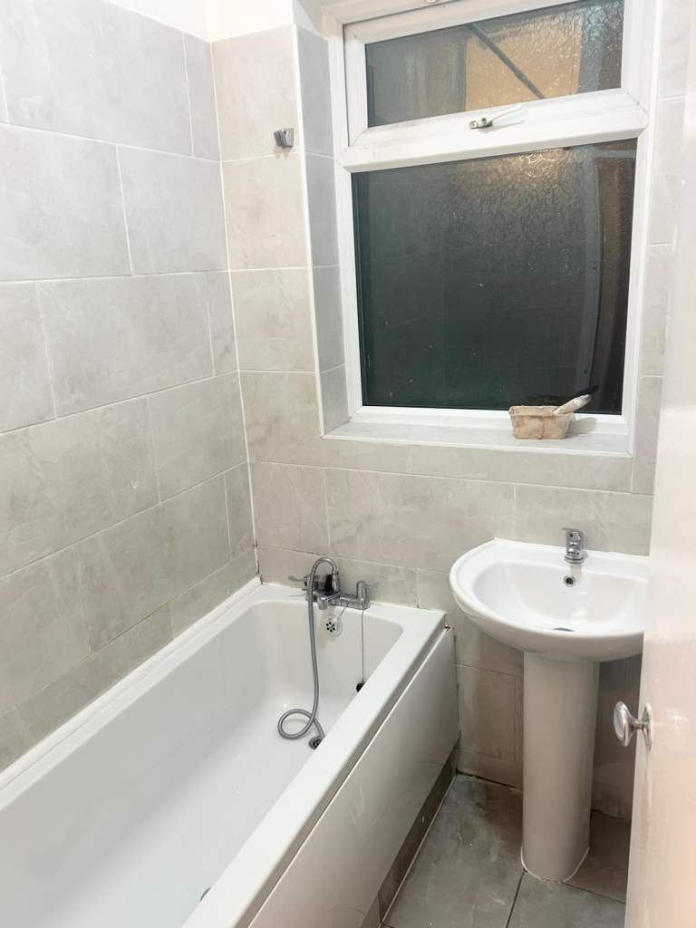 3 Bed room family spacious house to rent (Please no Agents) 