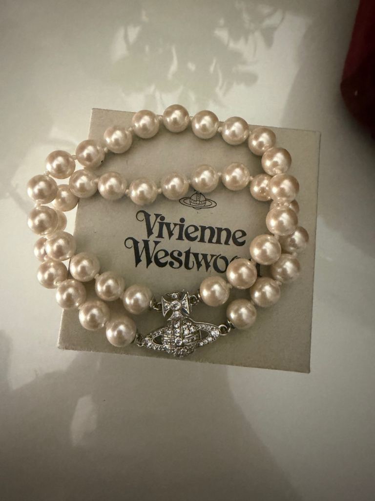 Vivienne Westwood Pearl Bracelet with Orb Clasp – As Good As New