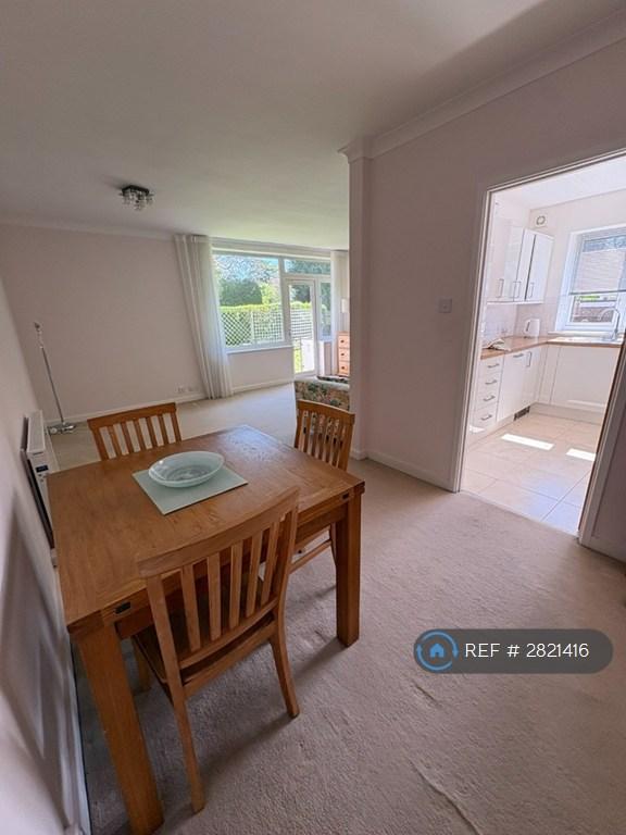 2 bedroom flat in Lansdown Road, Cheltenham, GL51 (2 bed) (#2821416)