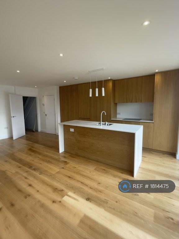 5 bedroom house in Taunton Avenue, Luton, LU2 (5 bed) (#1814475)