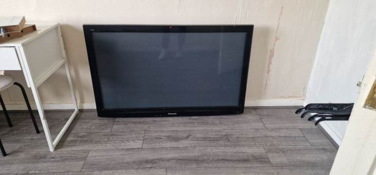 Panasonic TV 55+ inc with wall bracket 