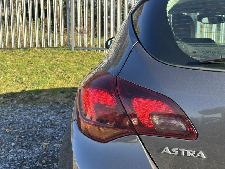 VAUXHALL ASTRA 1.6 16v SE 2011