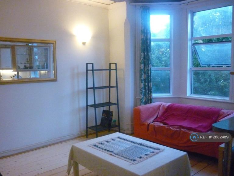 3 bedroom flat in Dongola Road, London, N17 (3 bed) (#2882489)