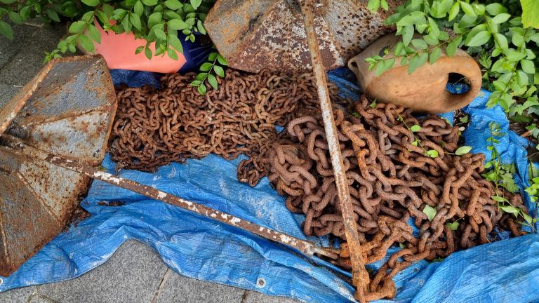 Mooring anchors and chain