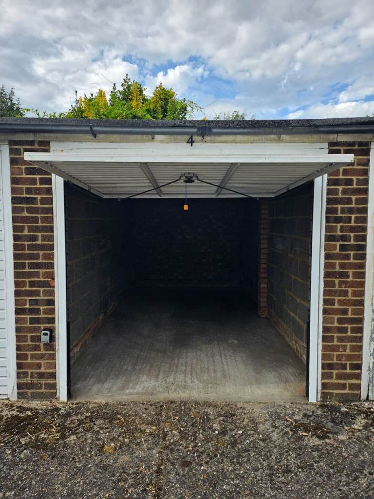 Single lock up garage -  Cheshunt, Hertfordshire - Freehold