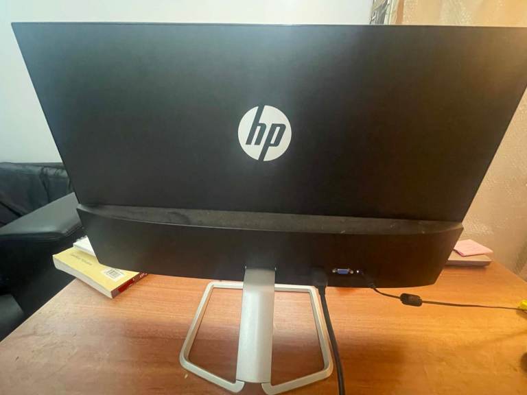 HP 24f Ultraslim Full HD Monitor (1920 x1080) 23.8 Inch (1 HDMI, 1 VGA) - Excellent condition