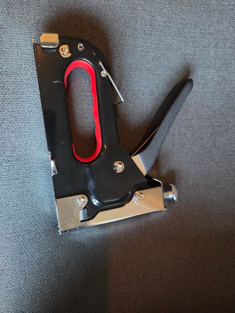Staple Gun with Staples – Good Condition