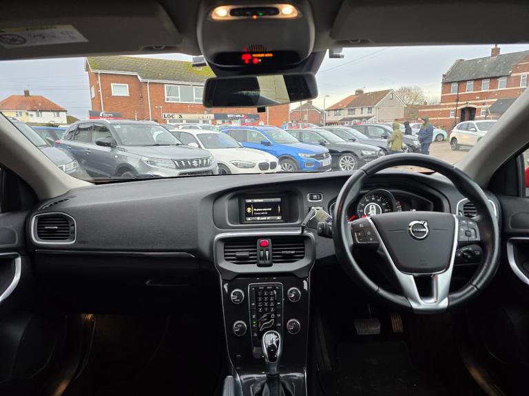 2017 Volvo V40 T2 [122] Momentum 5dr Geartronic HATCHBACK Petrol Automatic