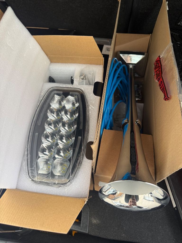 6x 24v led spot lights with strobes 