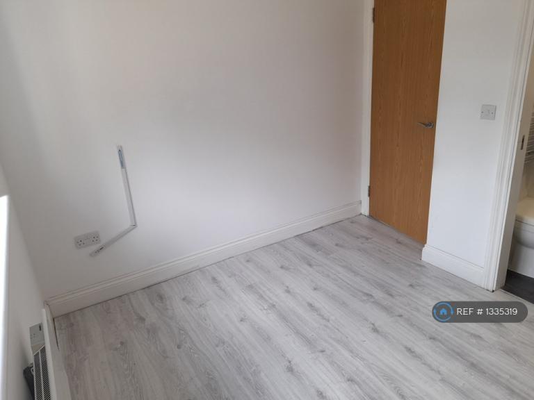 2 bedroom flat in Highland Road, Maidstone, ME15 (2 bed) (#1335319)