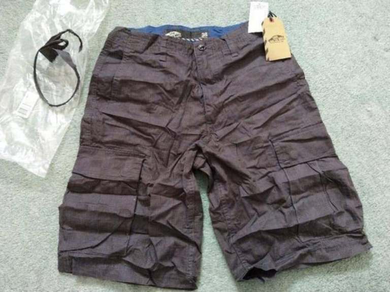 vans terrain cargo shorts waist size 28 brand new in a pack