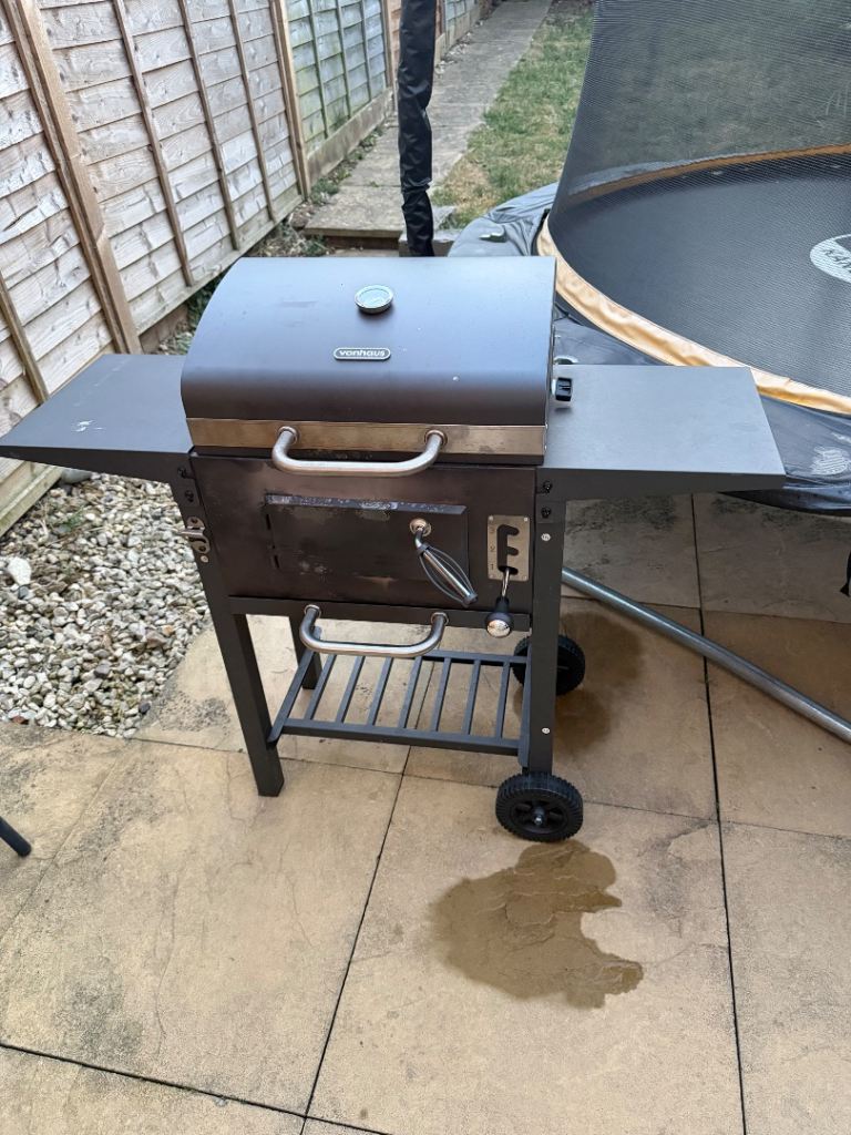 VonHaus Compact Charcoal BBQ Grill – Good Condition