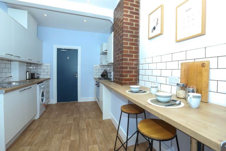 Fantastic 5 bed HMO Close to the Town Centre and BAE Systems 