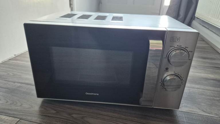 Goodmans 700w Microwave Brand New