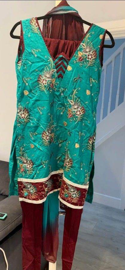 Beautiful Teal and Maroon Embroidered Indian salwar suit (3-Piece)