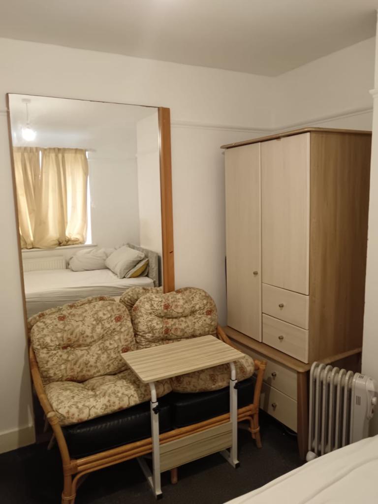 DOUBLE ROOM TO LET IN WEALDSTONE HA3