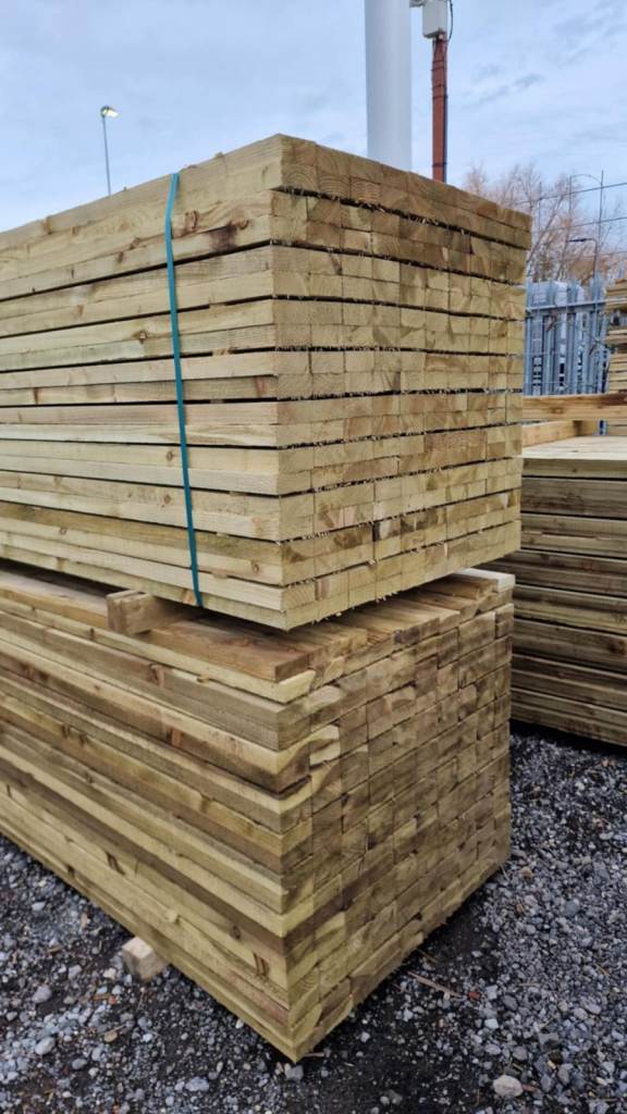 ❤️ ROUGH SAWN  TIMBER FENCING RAIL 