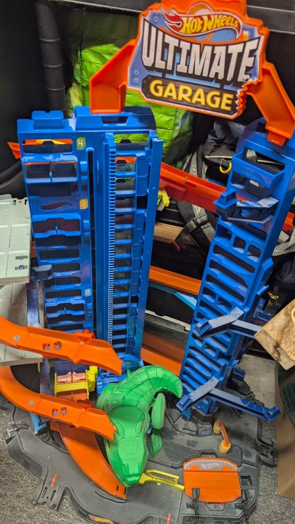 Hot Wheels City Ultimate Garage Playset  