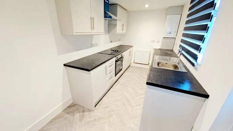 Spacious 2-Bedroom House | Renovated | Fitted Kitchen | Parking | Craddock St, Bishop Auckland -DL14