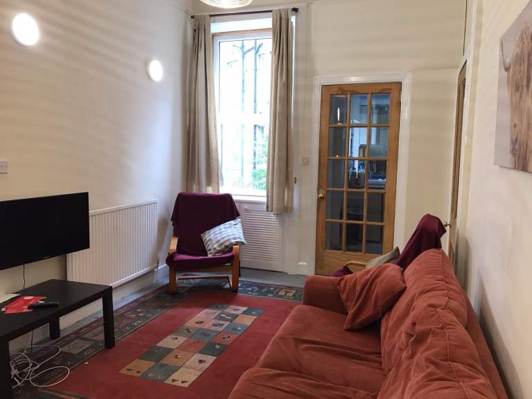 Fantastic, 3 bedroom, HMO flat in Marchmont, with new kitchen due – available April