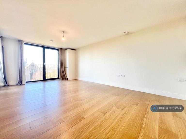 1 bedroom flat in Charter House, Ilford, IG1 (1 bed) (#2702249)