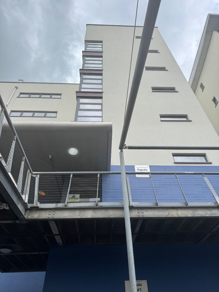 2 bedrooms apartment on 1st floor with lift .