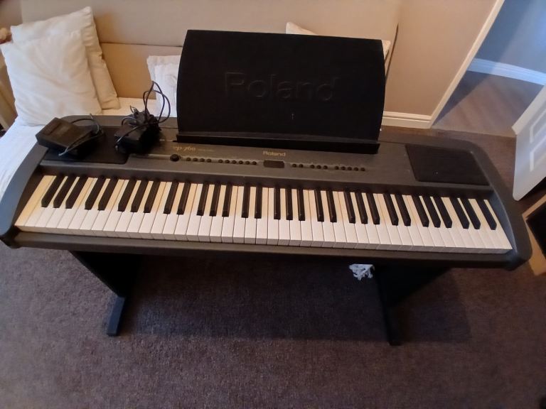 Roland EP-760 Digital Piano 