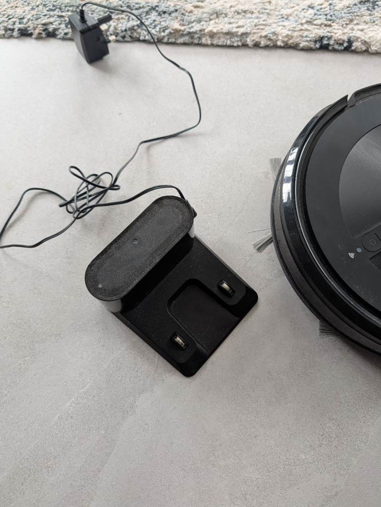 Innovate Further Robot Vacuum - Black, Good Condition