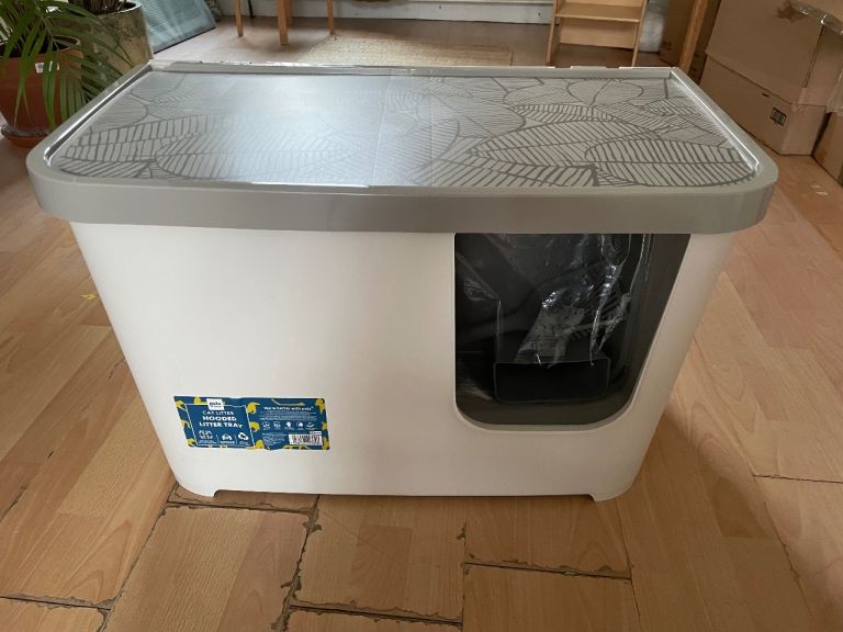Hooded cat litter tray (unused!)