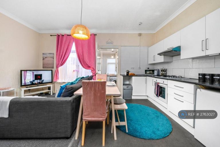 1 bedroom flat in Elmbank Street, Bellshill, ML4 (1 bed) (#2763027)