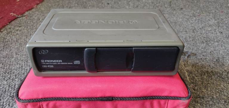 Sony CDX P23S CD changer and 6 disc cartridge