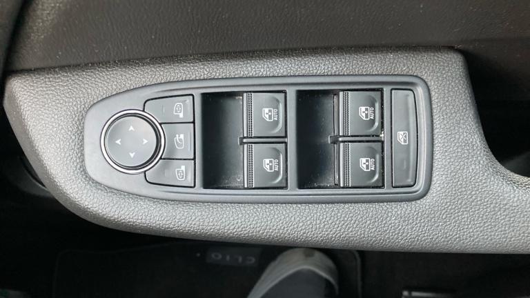 2022 Renault Clio 1.6 E-TECH Hybrid 140 Iconic 5dr Auto HATCHBACK PETROL/ELECTRIC Automatic